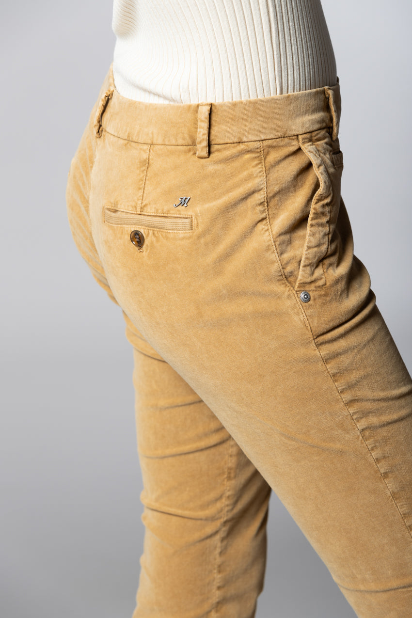 Jaqueline Archivio pantalón chino mujer en pana 1000 líneas slim fit