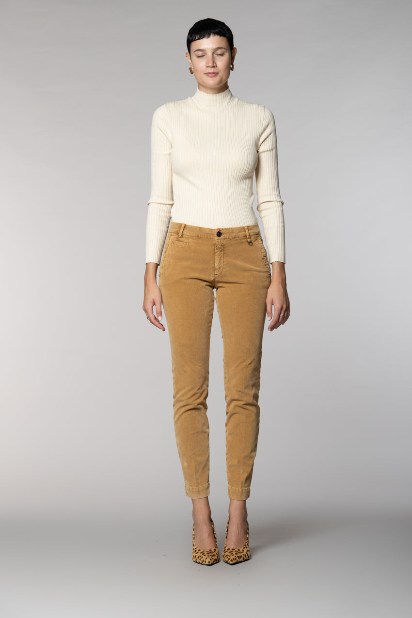 Jaqueline Archivio pantalón chino mujer en pana 1000 líneas slim fit