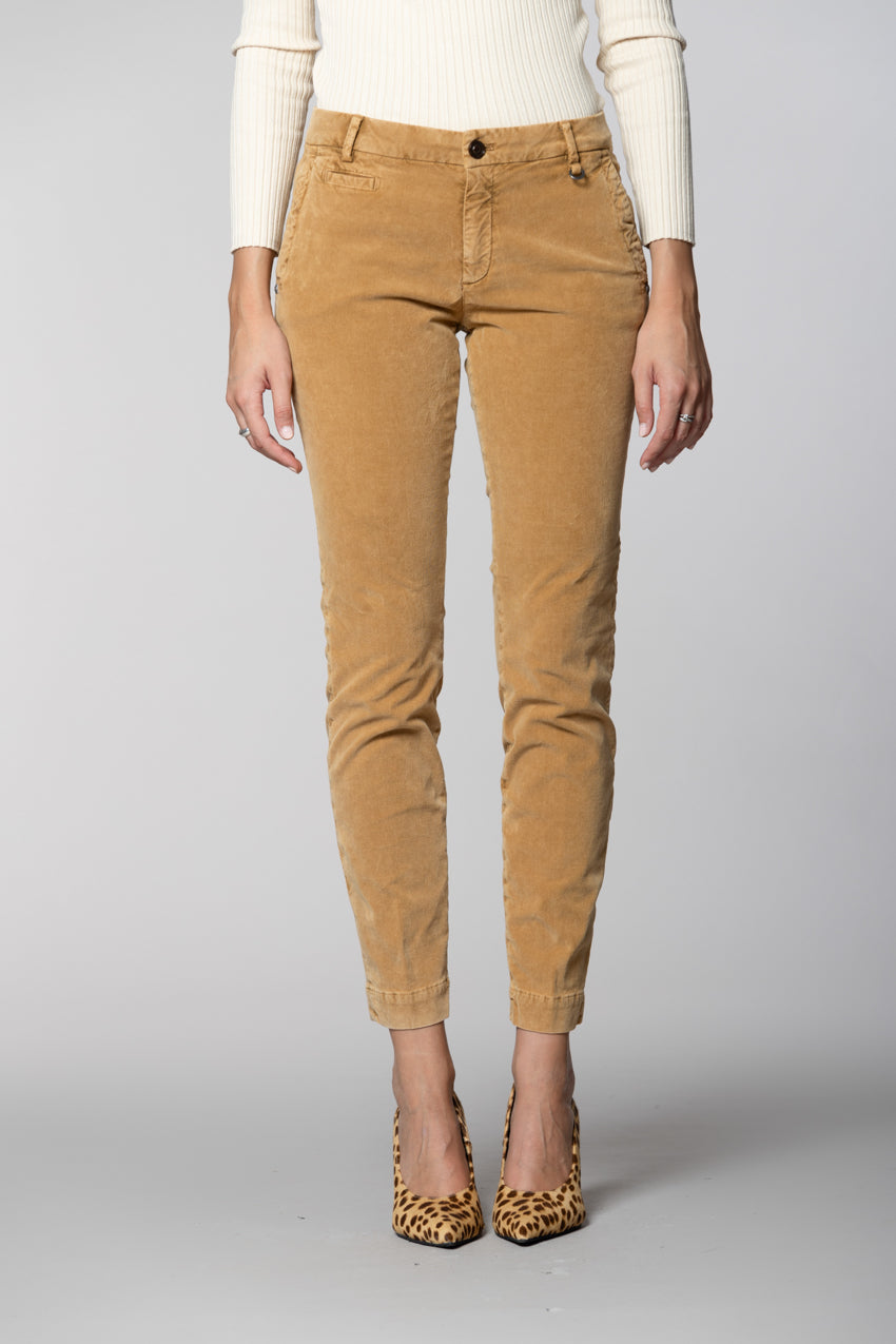 Jaqueline Archivio pantalón chino mujer en pana 1000 líneas slim fit