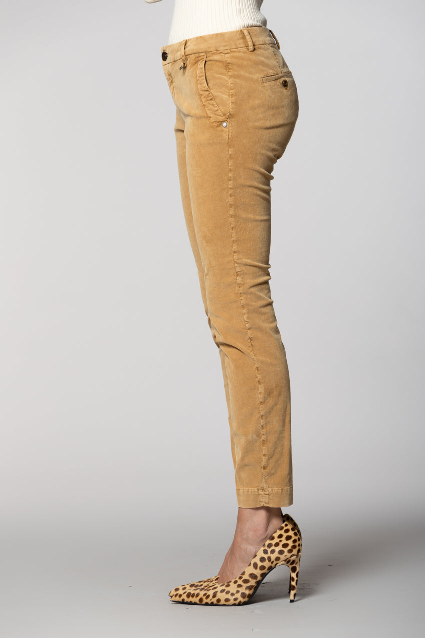 Jaqueline Archivio pantalón chino mujer en pana 1000 líneas slim fit