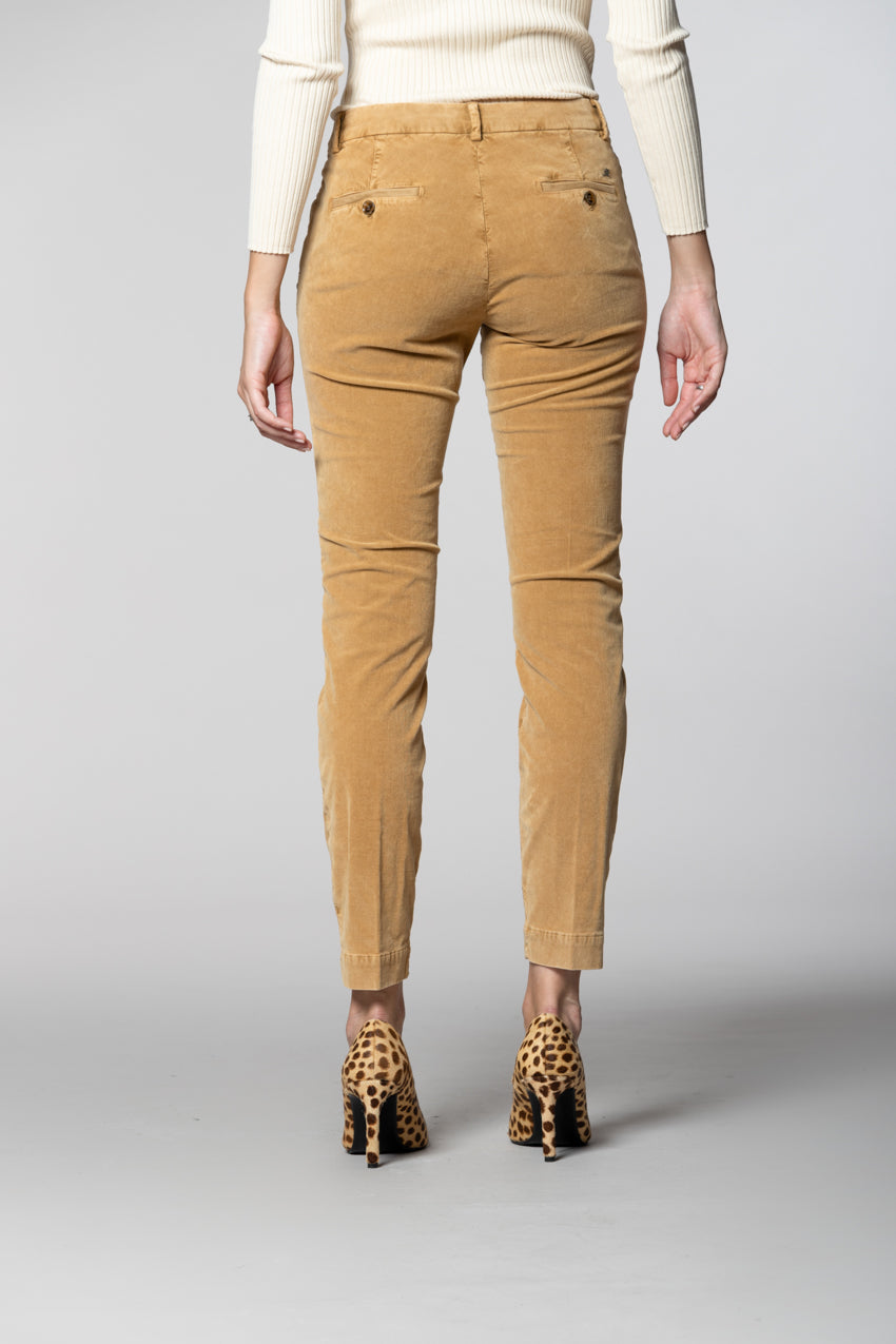 Jaqueline Archivio pantalón chino mujer en pana 1000 líneas slim fit