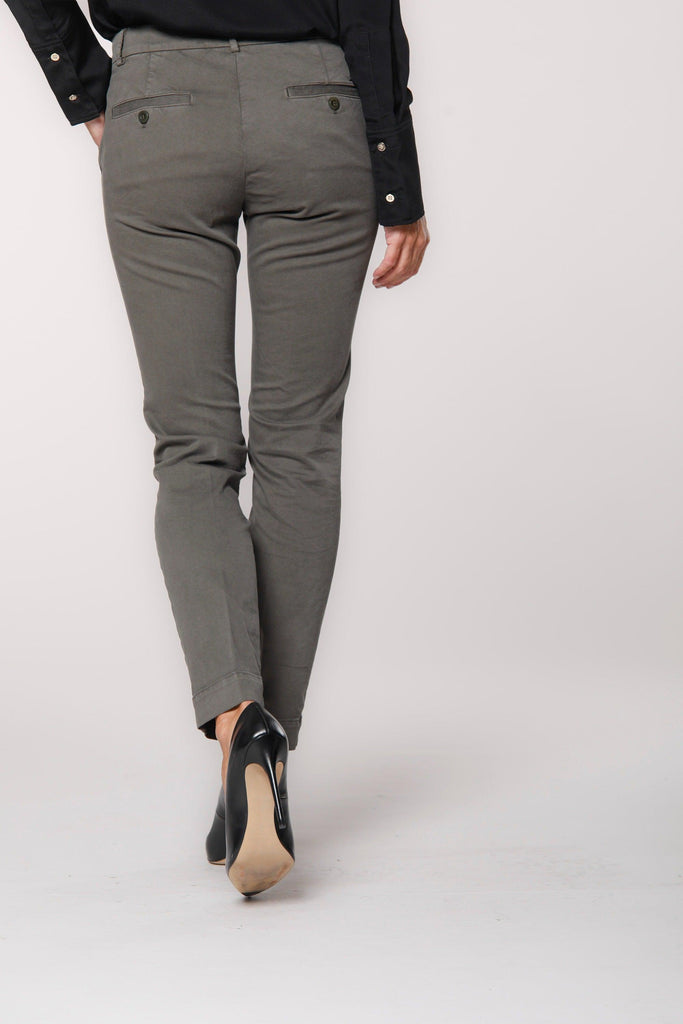 Picture 5 of women’s chino pants  in gabardine green color Jaqueline Archivio model by Mason’s 