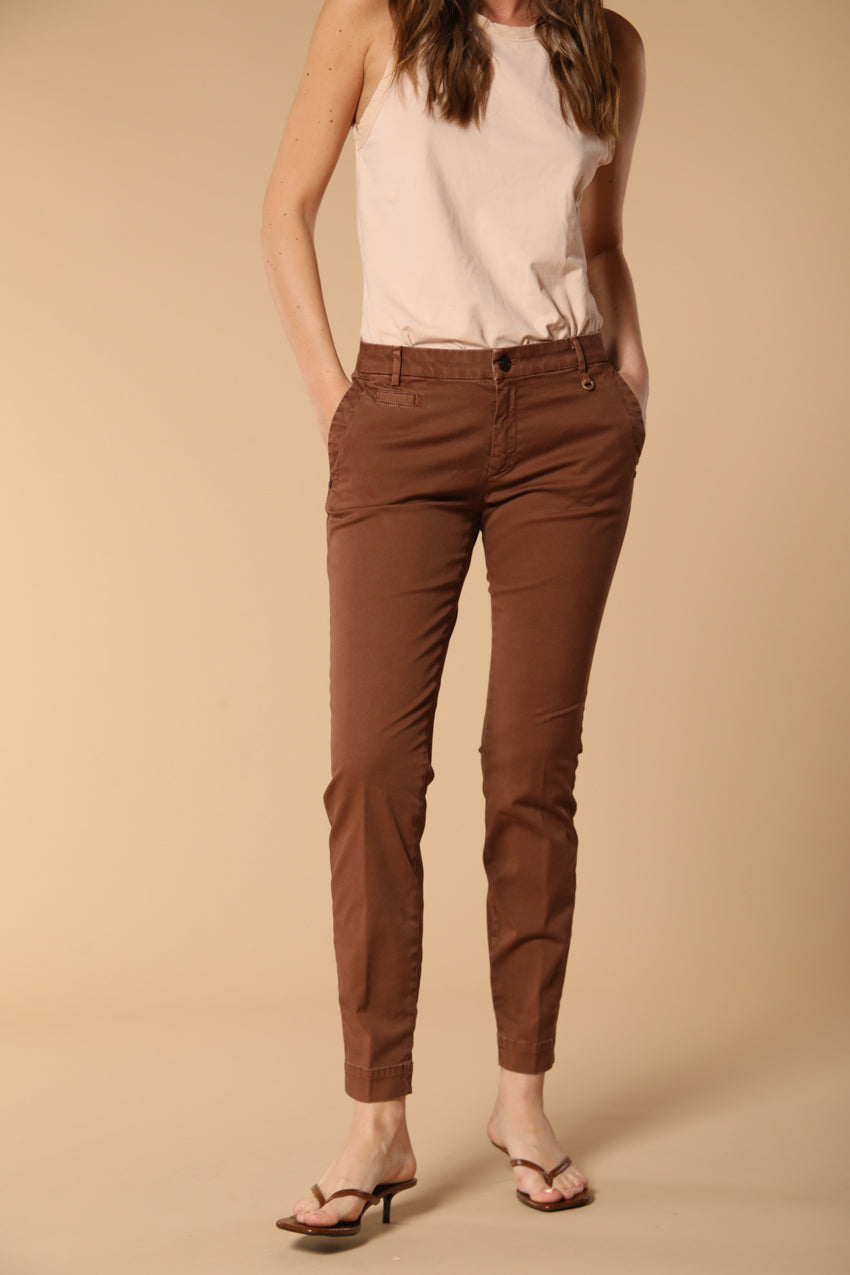 Jaqueline Archivio pantalón chino de mujer en gabardina slim fit