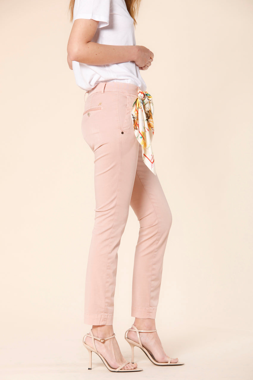 Image 4 de pantalon chino en gabardine rose pour femme modèle Jaqueline Archivée par Mason's