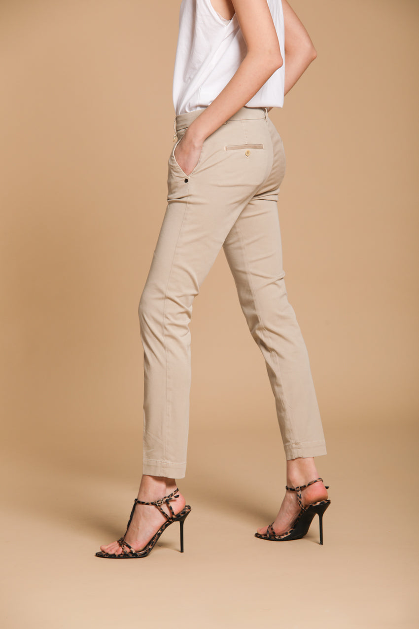 Jaqueline Archivio pantalón chino de mujer en gabardina slim fit