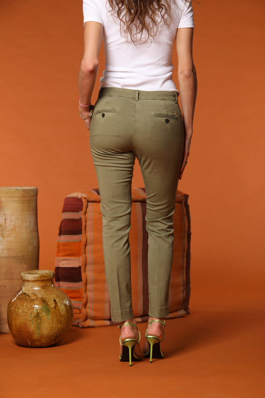 Jaqueline Archivio pantalón chino de mujer en gabardina curvy fit