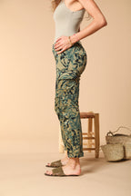 Chile City pantalón cargo mujer en satén con estampado floral slim fit 