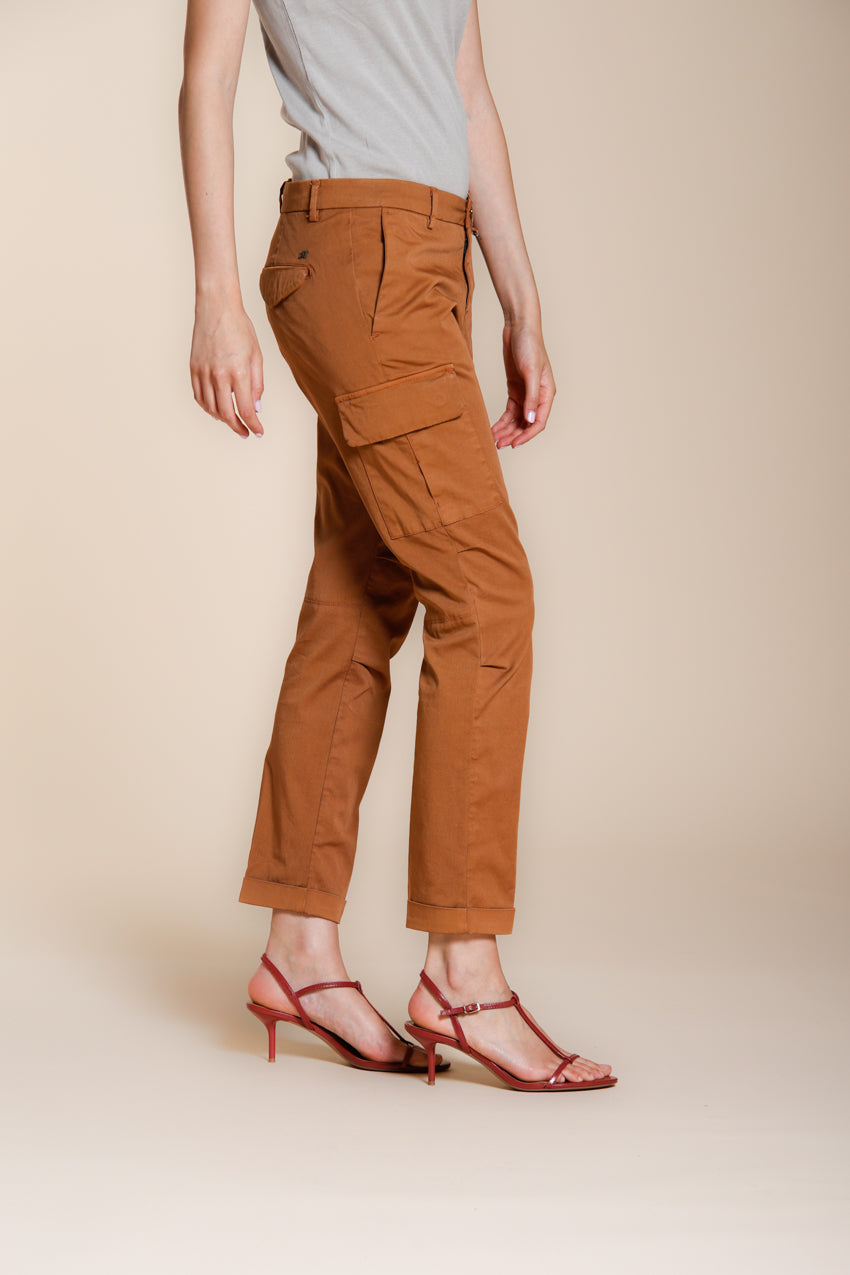 Chile City pantalón cargo mujer en gabardina stretch slim fit