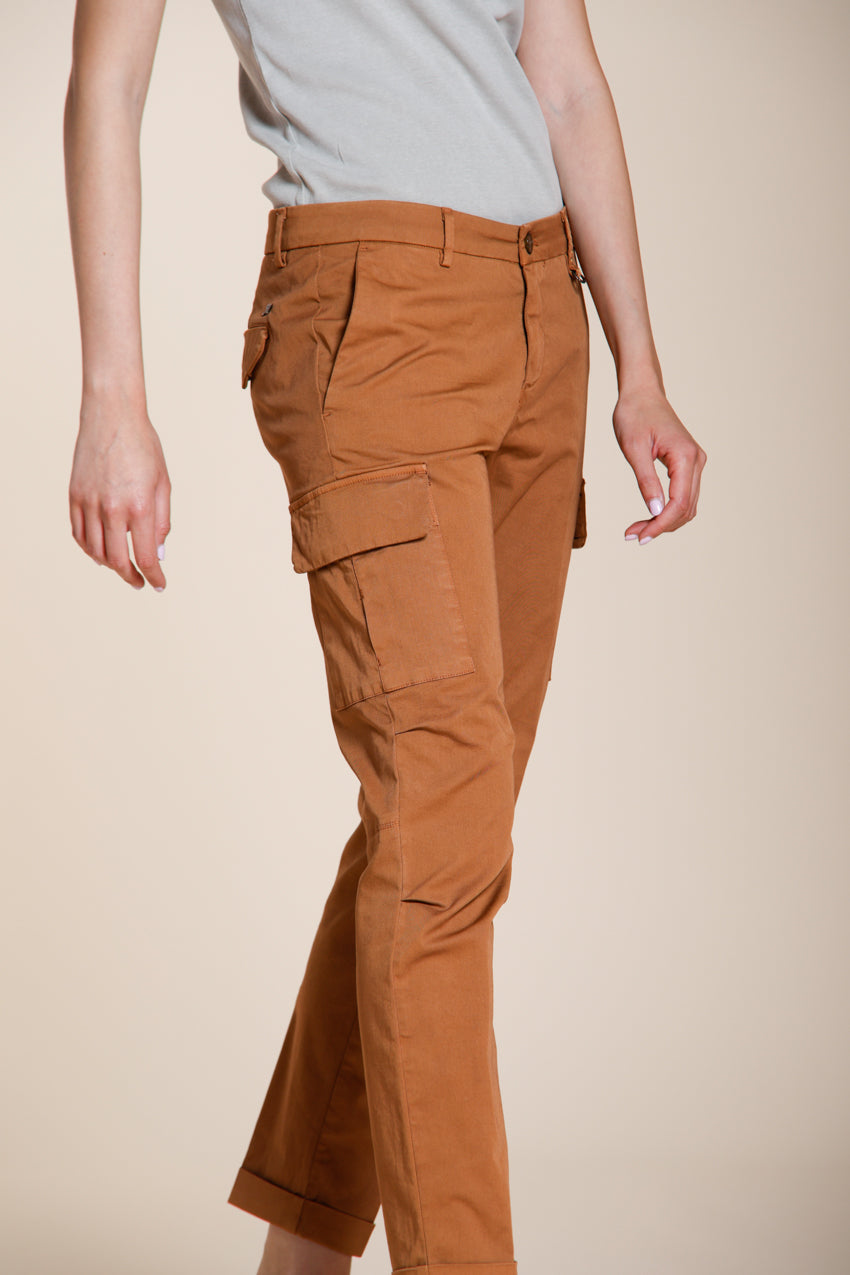 Chile City pantalón cargo mujer en gabardina stretch slim fit