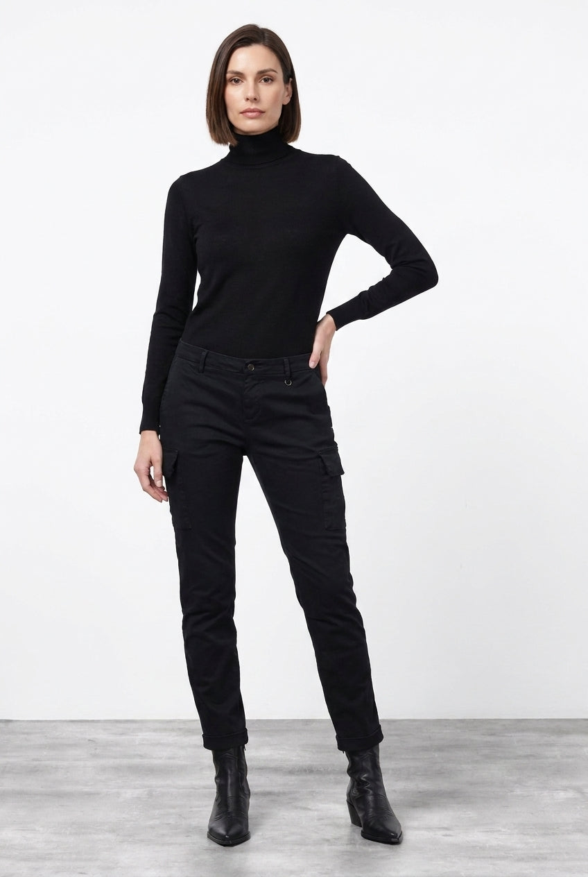 Chile City women’s cargo pants in satin with slim fit