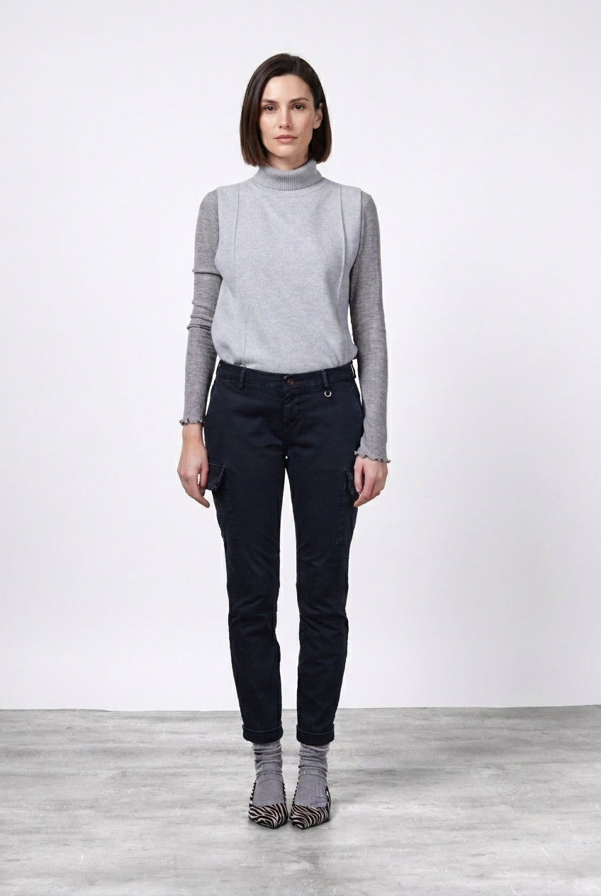 Chile City women’s cargo pants in satin with slim fit
