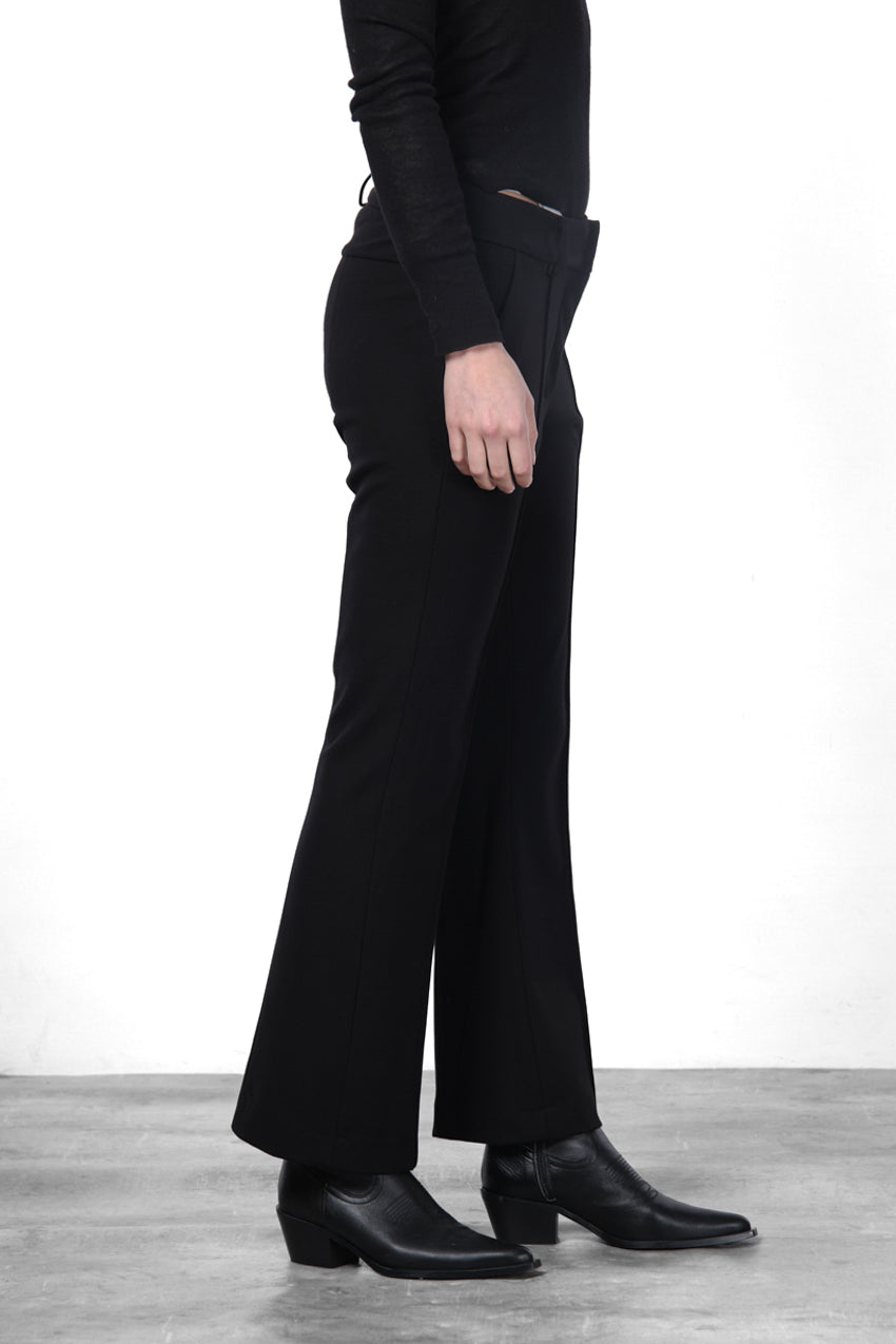 Kik women’s chino pants in technical jersey with slim fit