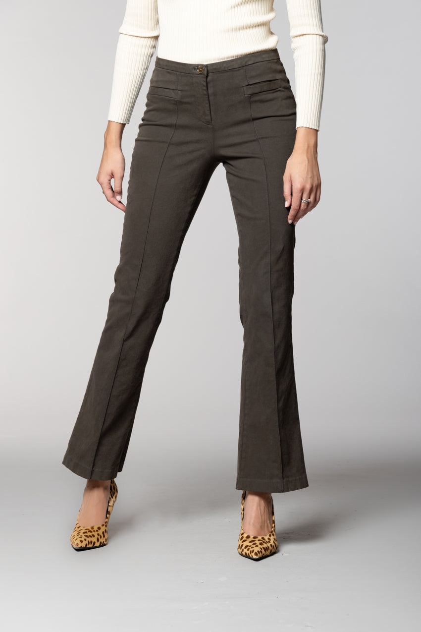 Milano Flare women’s chino trousers in satin slim fit