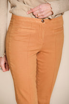 Foto 2 Milano Flare pantalone chino donna in raso slim fit