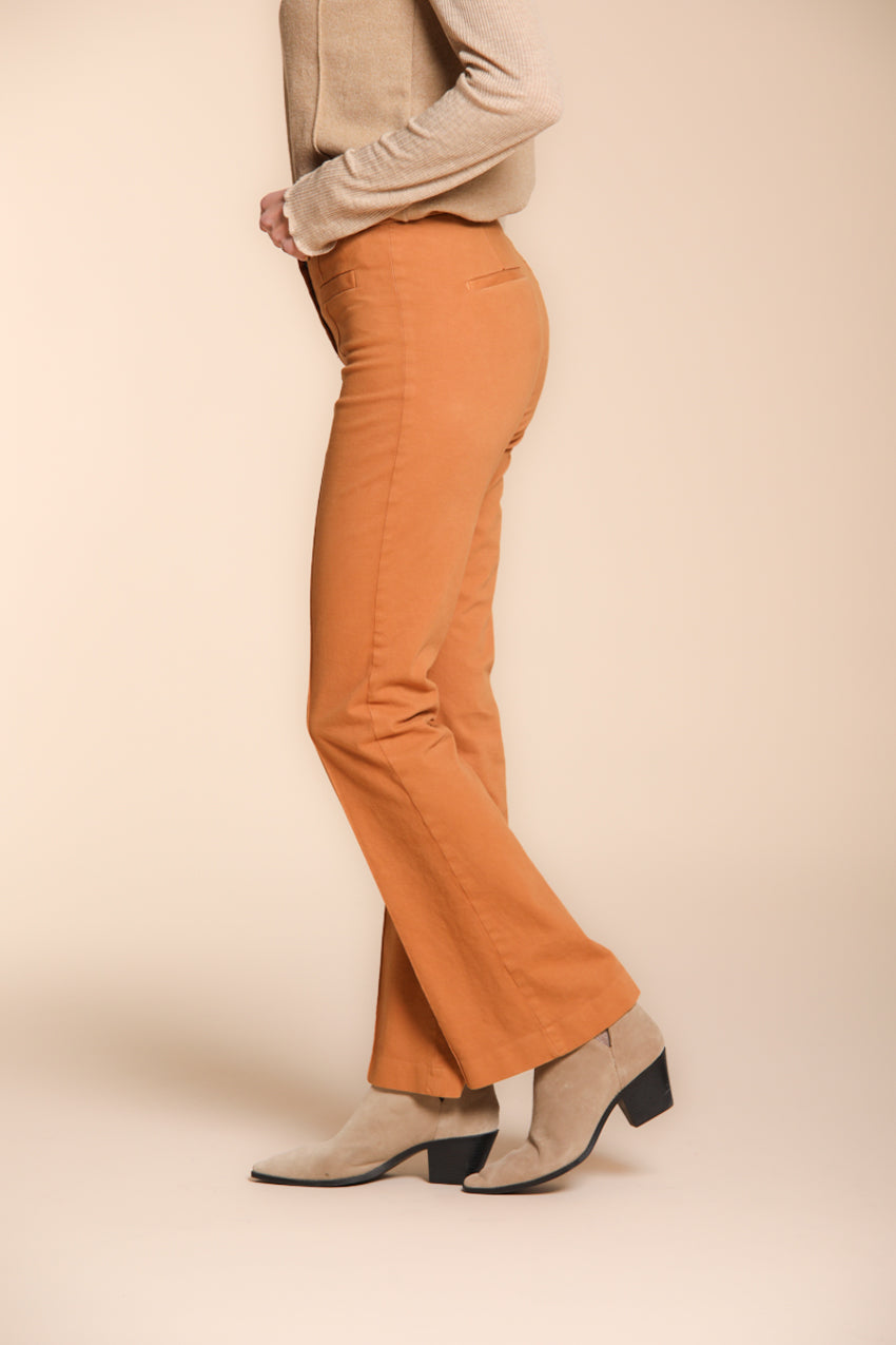 Foto 5 Milano Flare pantalone chino donna in raso slim fit