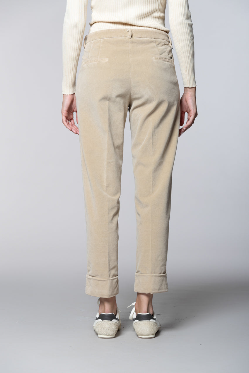 New York Carrot women’s chino pants in velvet carrot fit