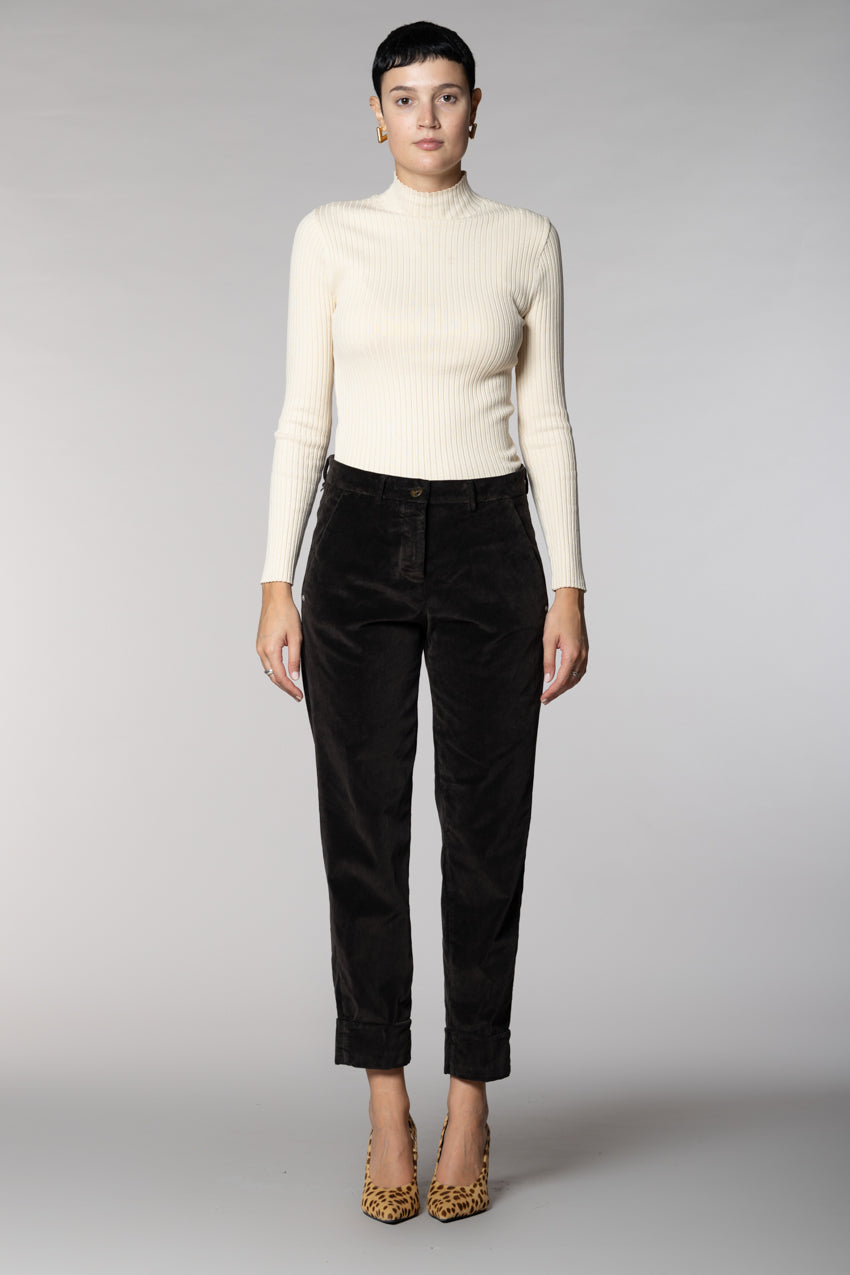 New York Carrot women’s chino pants in velvet carrot fit