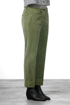 New York Carrot women’s chino pants in smooth velvet with carrot fit ①