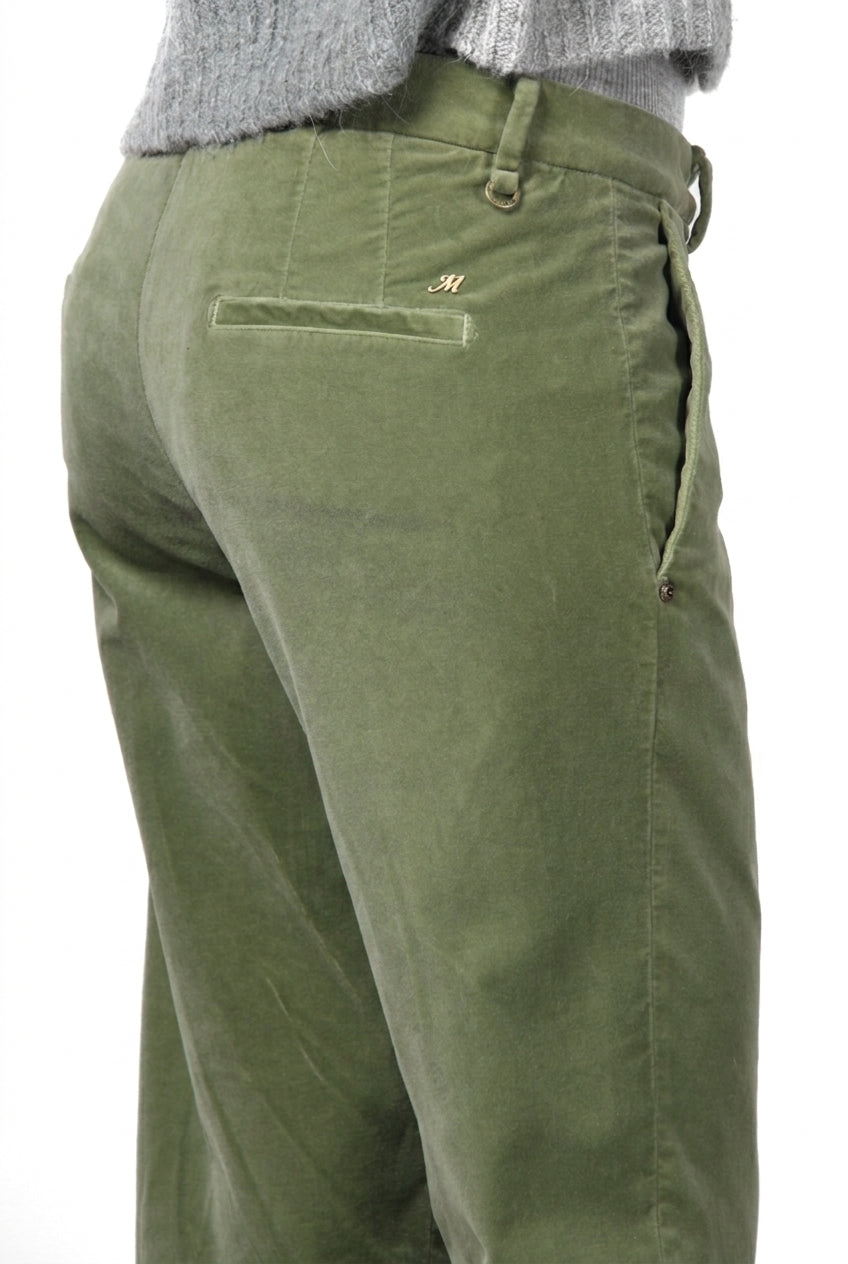 New York Carrot women’s chino pants in smooth velvet with carrot fit ①