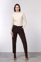 New York Carrot women’s chino pants in smooth velvet with carrot fit ①
