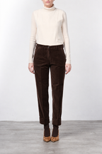 New York Carrot women’s chino pants in smooth velvet with carrot fit ①
