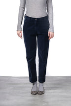 New York Carrot women’s chino pants in smooth velvet with carrot fit ①
