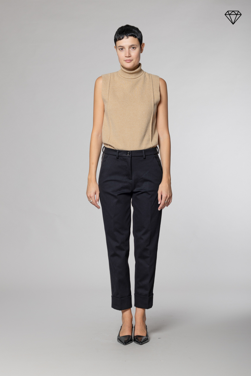 New York Carrot women’s chino pants in technical jersey carrot fit ①