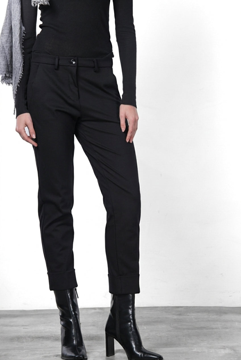 New York Carrot pantalón chino de mujer en jersey técnico carrot fit ①