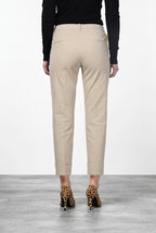 New York Carrot pantalón chino de mujer en raso carrot fit ①