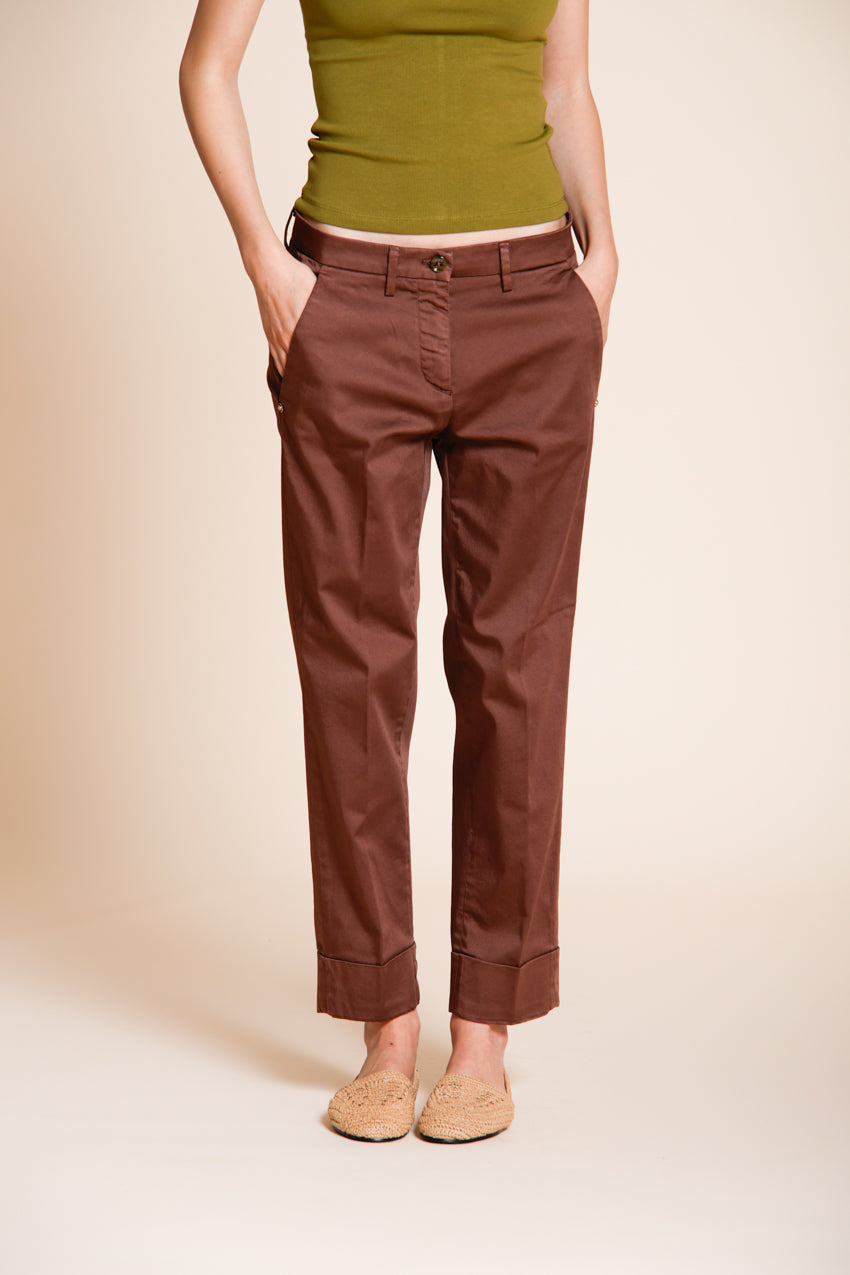 New York Carrot pantalon chino femme en satin stretch carrot fit ①