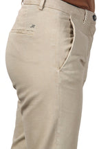 New York Carrot pantalón chino de mujer en gabardina de algodón y lana carrot fit ①
