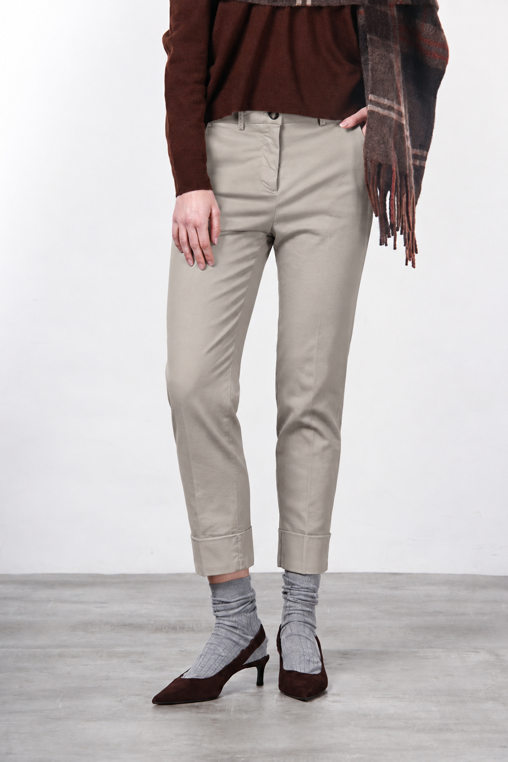 New York Carrot pantalon chino femme en gabardine de coton et laine carrot fit ①
