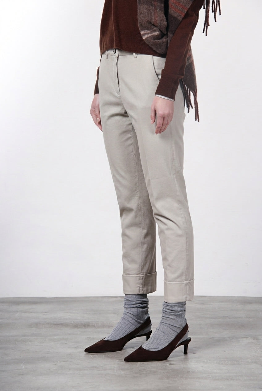 New York Carrot women’s chino pants in cotton and wool gabardine with carrot fit ①
