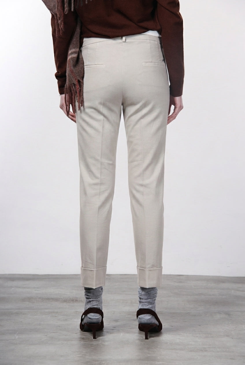 New York Carrot women’s chino pants in cotton and wool gabardine with carrot fit ①
