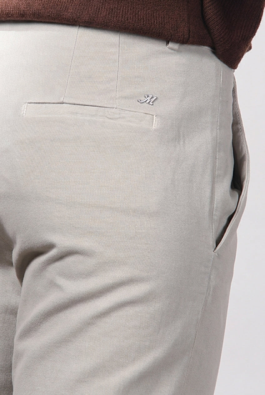New York Carrot women’s chino pants in cotton and wool gabardine with carrot fit ①
