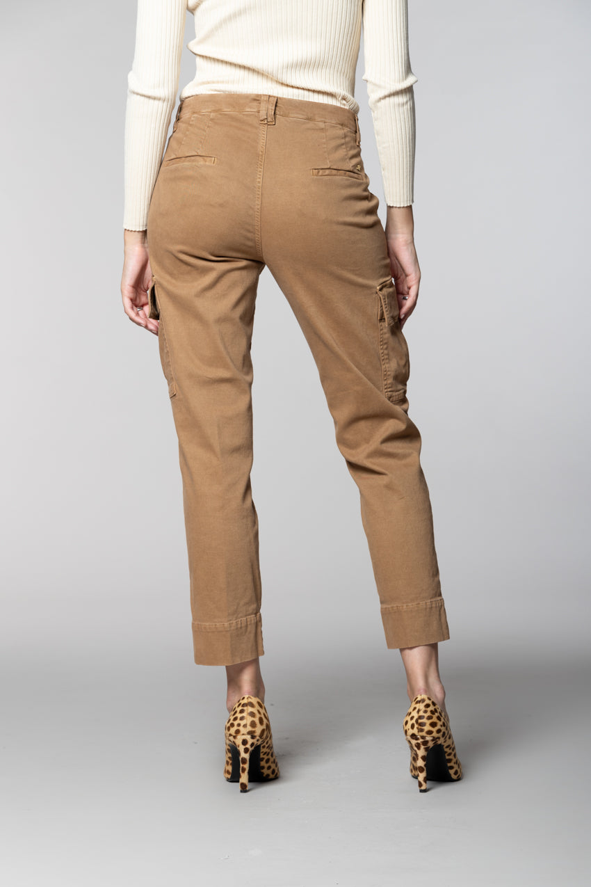 Marlene Cargo pantalone cargo donna in gabardina carrot fit