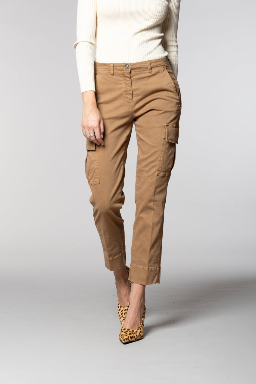 Marlene Cargo pantalone cargo donna in gabardina carrot fit