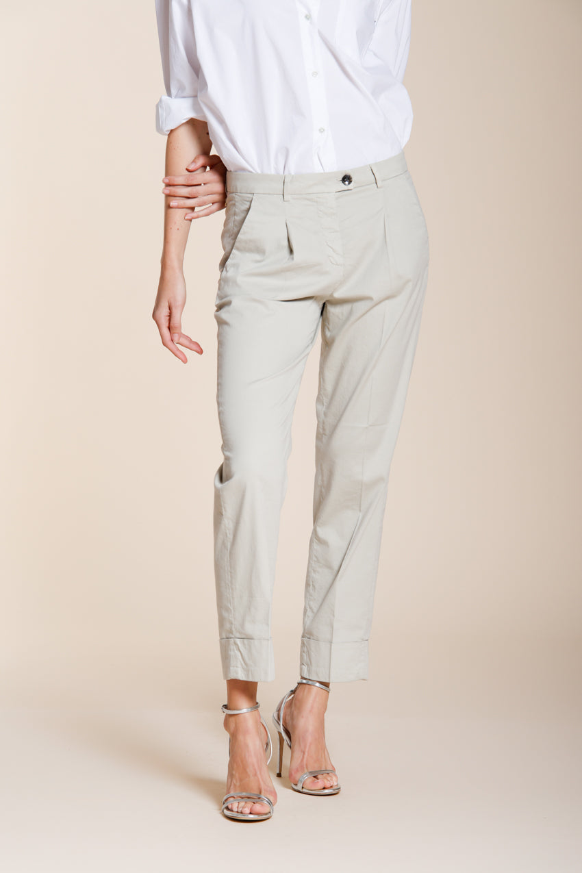 New York Carrot Sartoriale 1 Pince pantalon chino femme en satin de coton et soie carrot fit ①