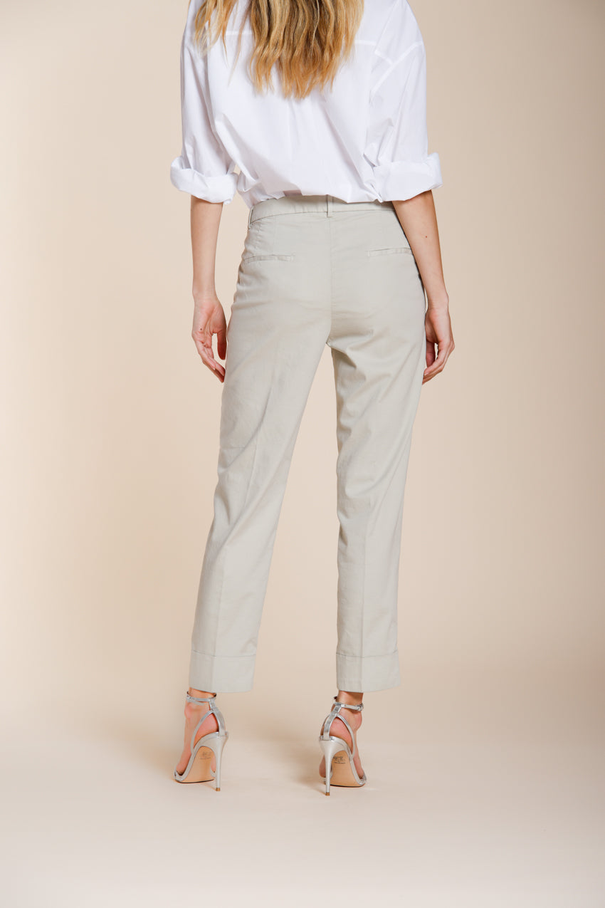 New York Carrot Sartoriale 1 Pince pantalon chino femme en satin de coton et soie carrot fit ①