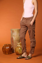 Asia Snake pantalón cargo mujer en modal relaxed fit 