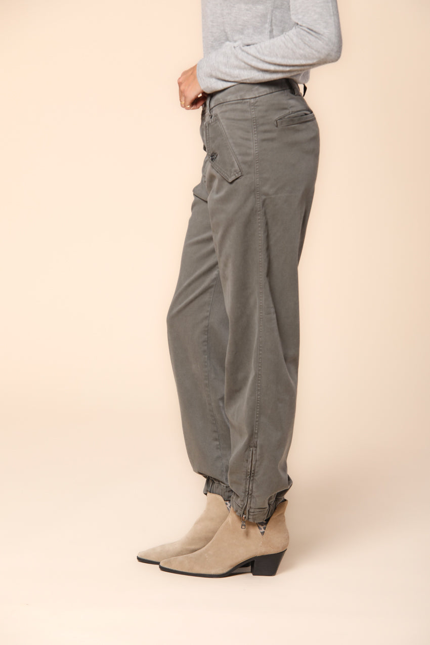 Evita pantalón cargo mujer en satén stretch ajuste curvy