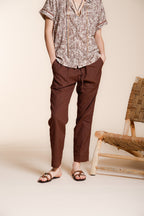 Jogger City pantalón chino mujer en tela de lino y algodón ligero relaxed fit