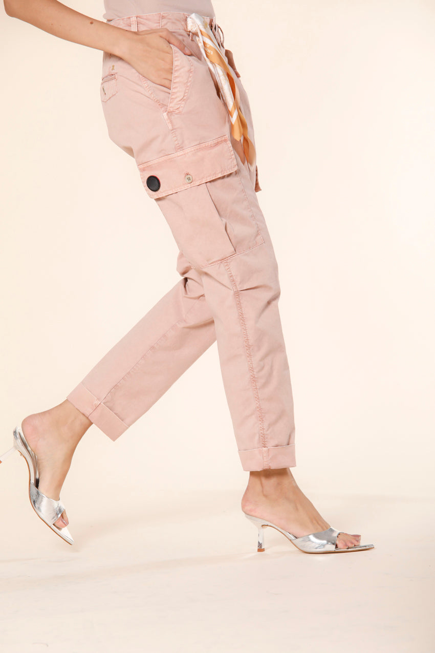 Immagine 4 di pantalone cargo donna in twill di cotone color rosa incon washes modello Judy Archivio W di Mason's