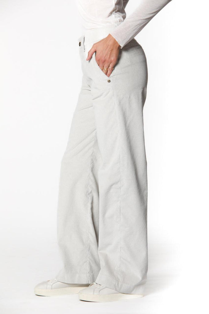 Image 2 of women's chino pants in stucco-colored corduroy New York Straight model by Mason's