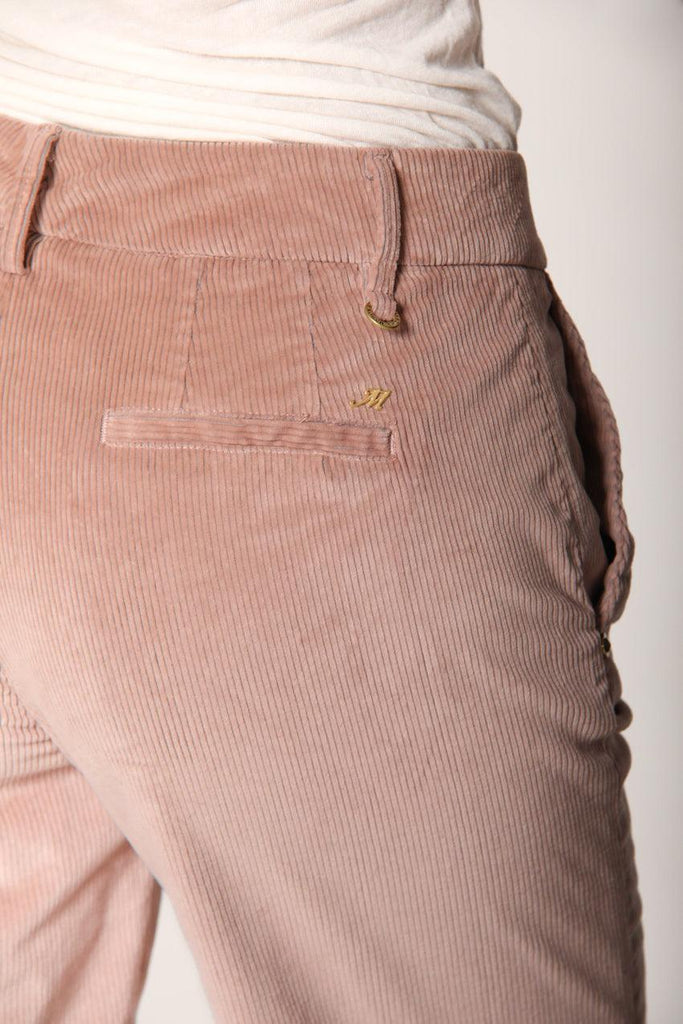 Image 2 of women's chino pants in powder-colored corduroy New York Straight model by Mason's