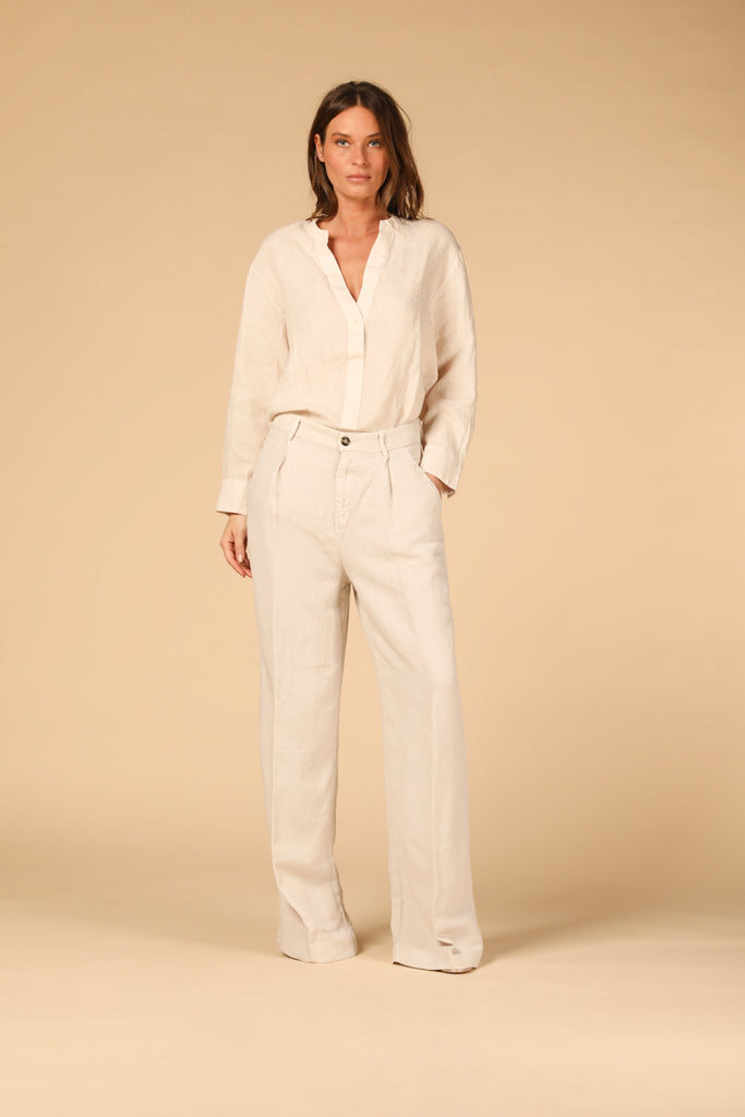 Image 2 of women's chino pants, Ny Wide Pinces model, in stucco with a straight fit by Mason's