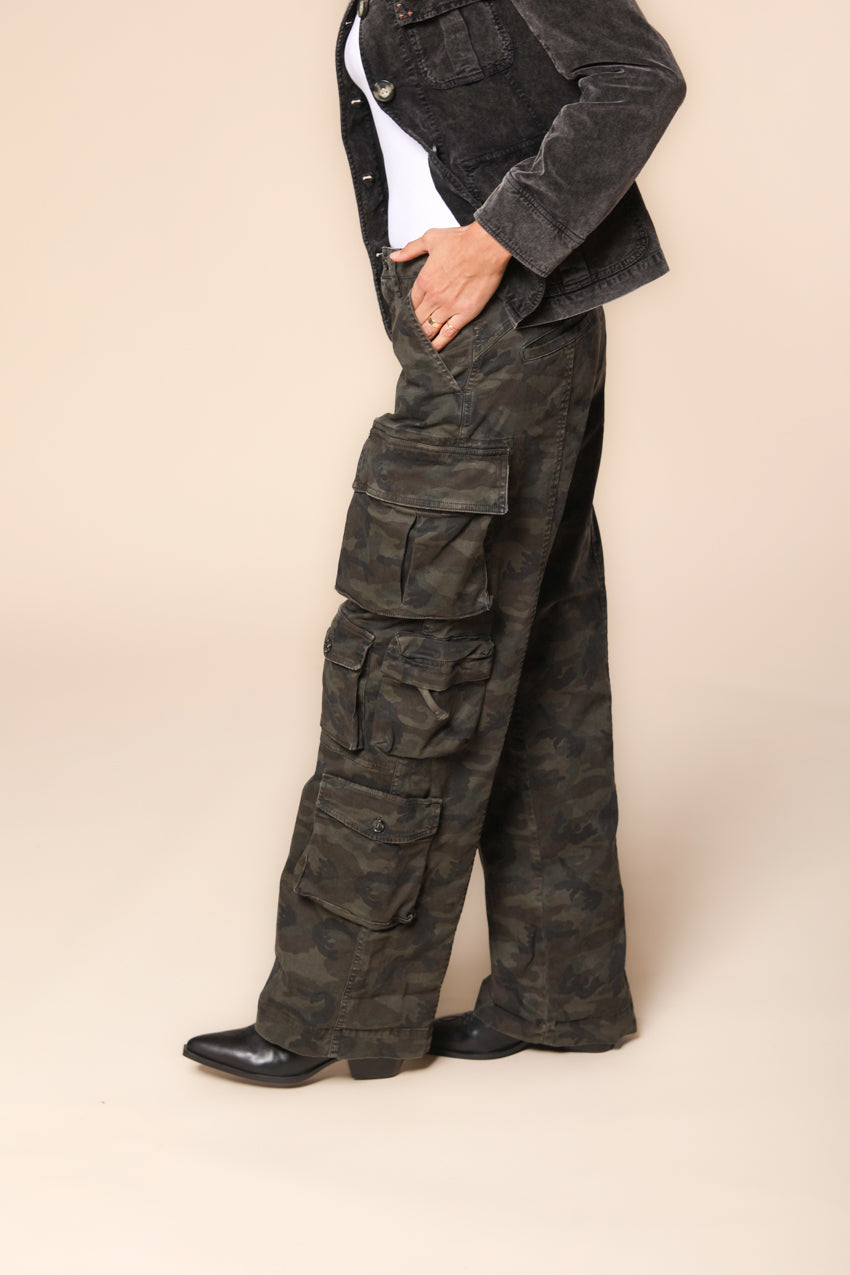 New Hunter women's cargo pants in satin with camouflage print straight fit  ①