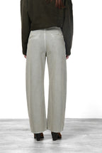 Venice women’s chino pants in twill with balloon fit ①