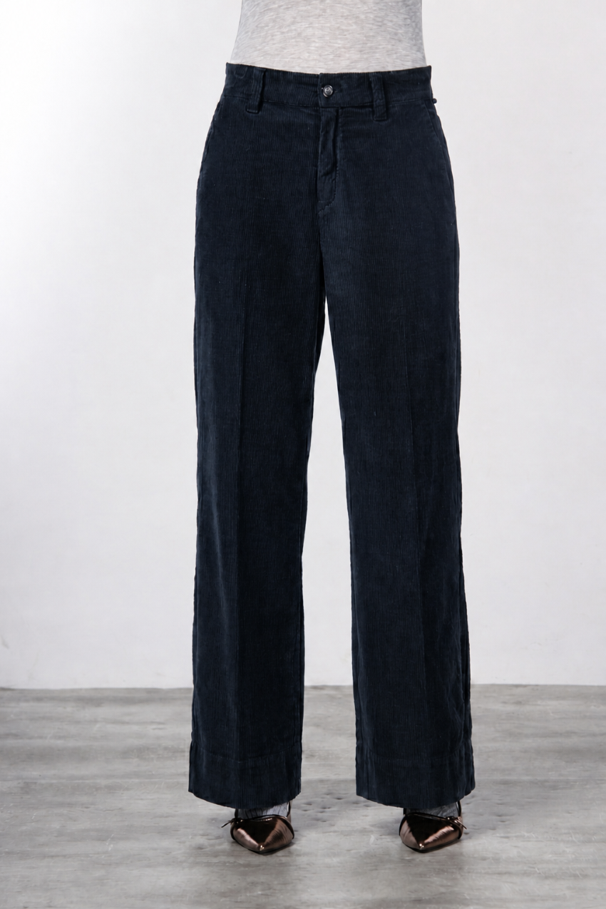 New York Wide women’s chino pants in 500-wale velvet with wide leg
