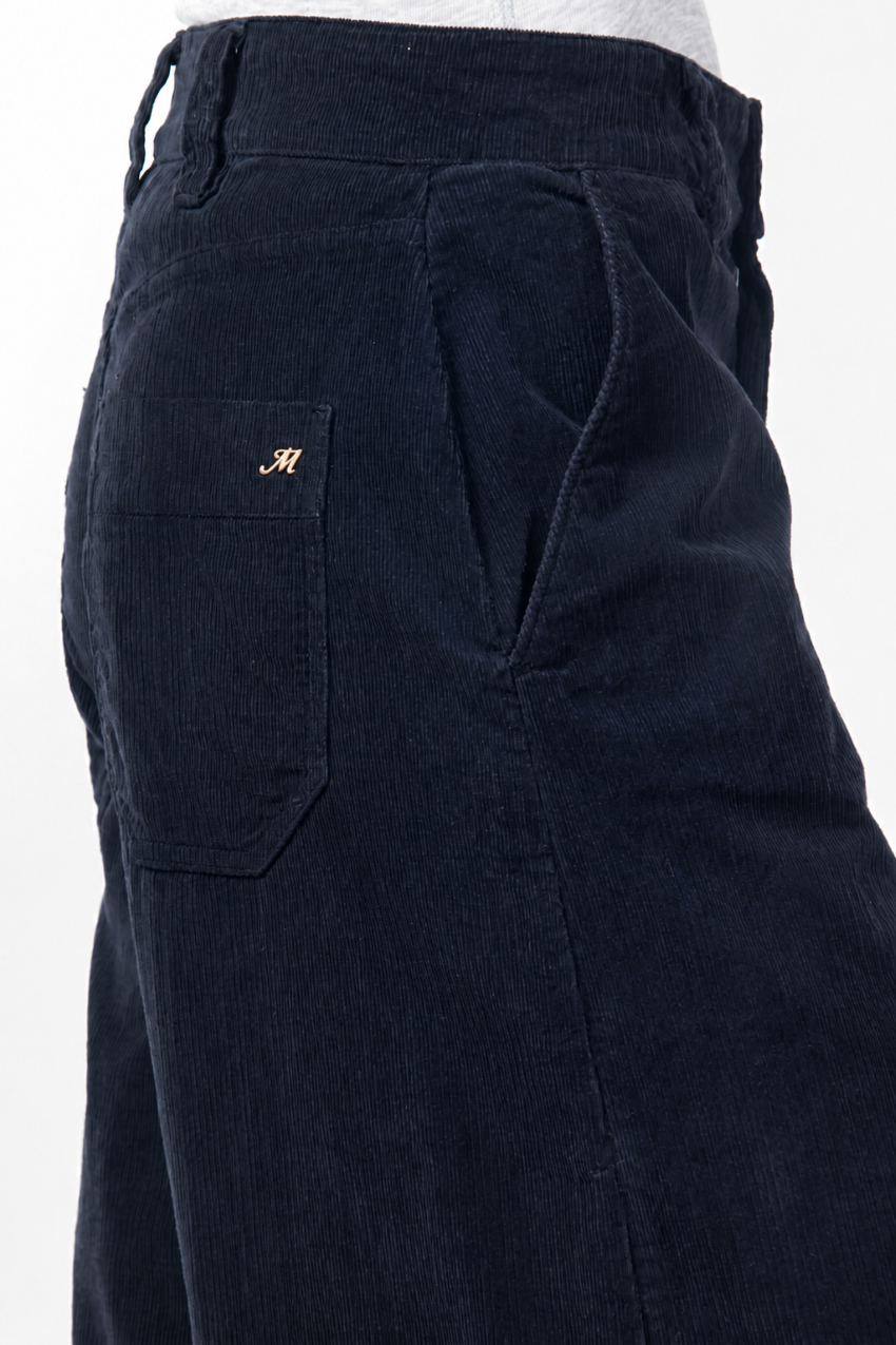 New York Wide women’s chino pants in 500-wale velvet with wide leg
